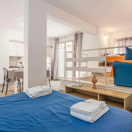 Casavacanzefranca - 12 Prázdninový dům *